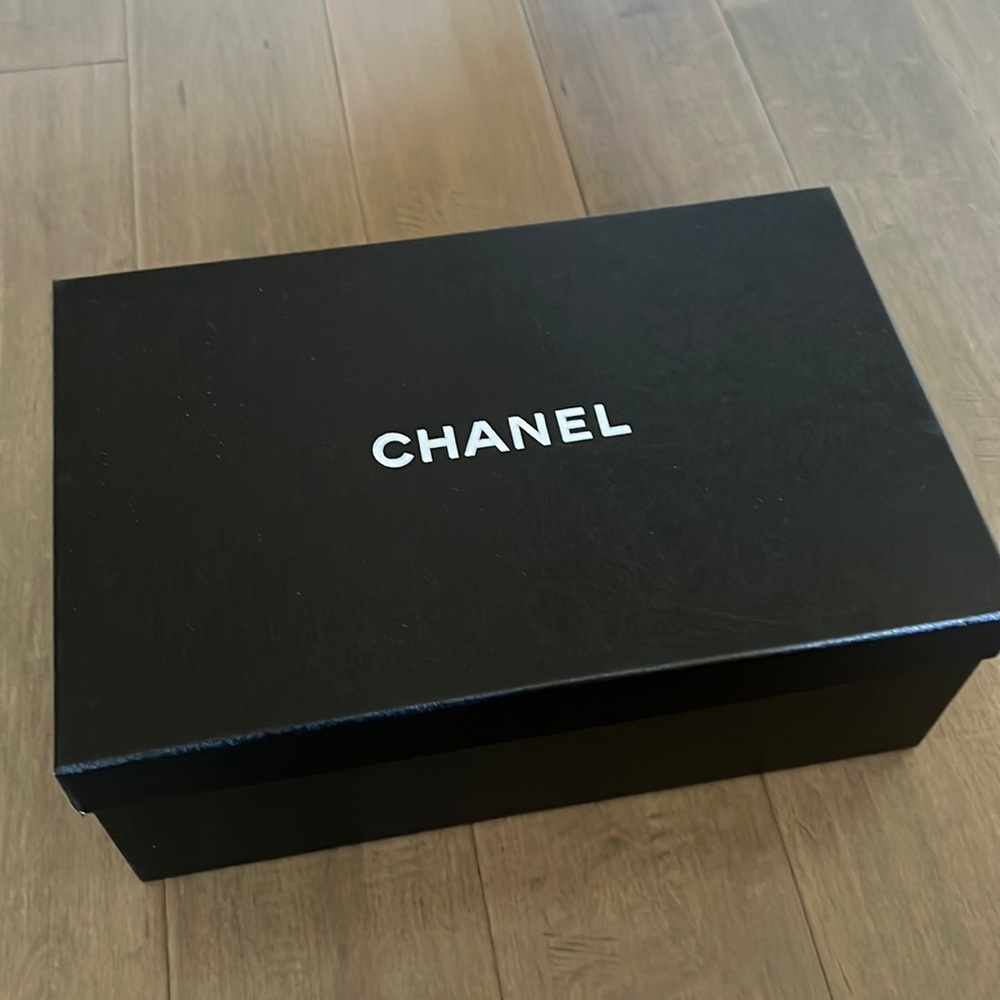 Chanel empty gift box-medium